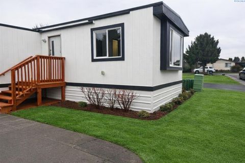 Photo of 3324 W 19th Ave #71, Kennewick, WA 99338 (MLS # 291109)