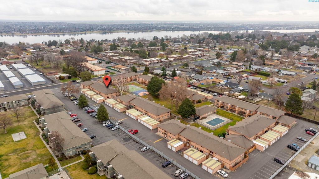 Photo of 3121 W Hood Ave, I-202 Ave #I-202, Kennewick, WA 99336 (MLS # 285811)