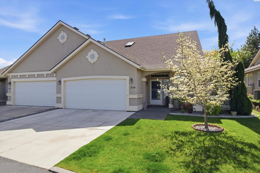 Photo of 2008 Greenbrook Blvd, Richland, WA 99352 (MLS # 291920)