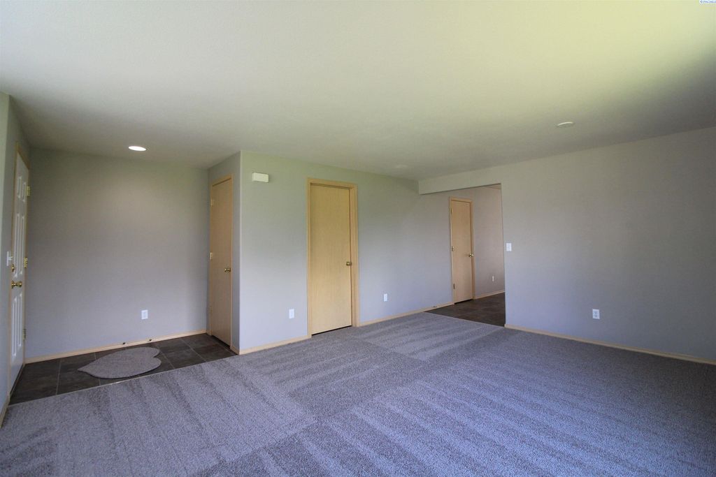 Photo of 9604 Percheron Drive, Pasco, WA 99301 (MLS # 290765)