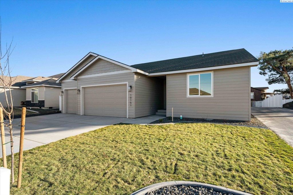 Photo of 10151 W 16th Place, Kennewick, WA 99338 (MLS # 292493)