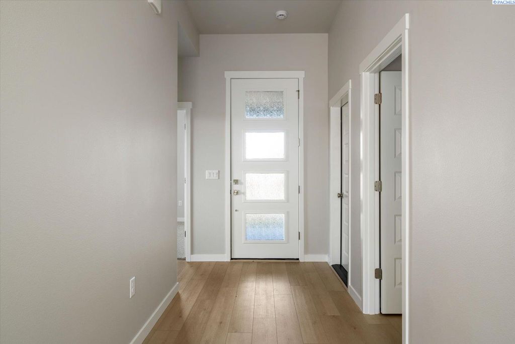 Photo of 10151 W 16th Place, Kennewick, WA 99338 (MLS # 292493)