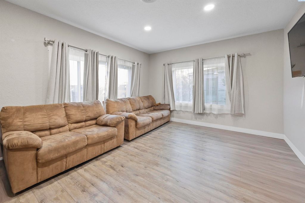 Photo of 308 &amp; 310 N 12th Ave, Pasco, WA 99301 (MLS # 291584)