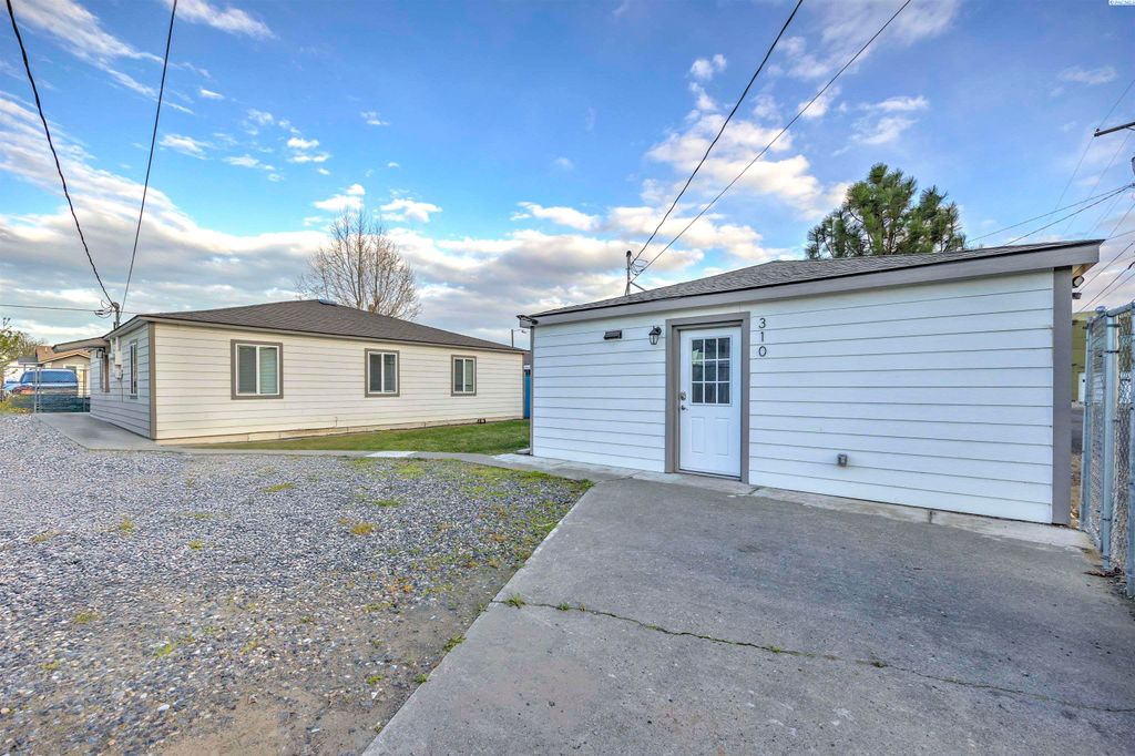 Photo of 308 &amp; 310 N 12th Ave, Pasco, WA 99301 (MLS # 291584)