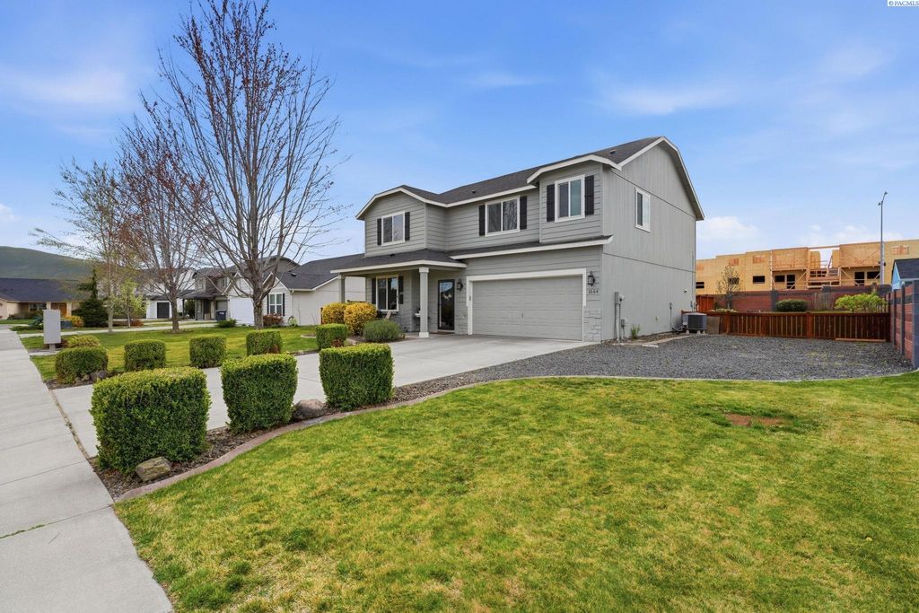 Photo of 1664 Crab Apple Circle, West Richland, WA 99353 (MLS # 291753)