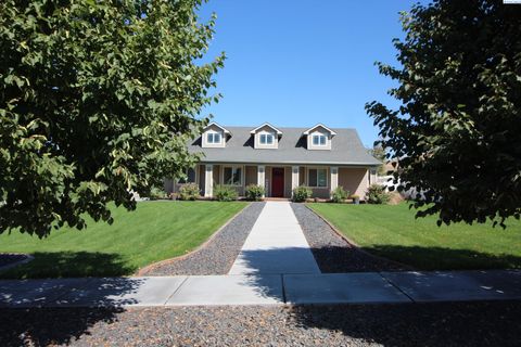 Photo of 2112 Meritage Avenue, Richland, WA 99352 (MLS # 287199)