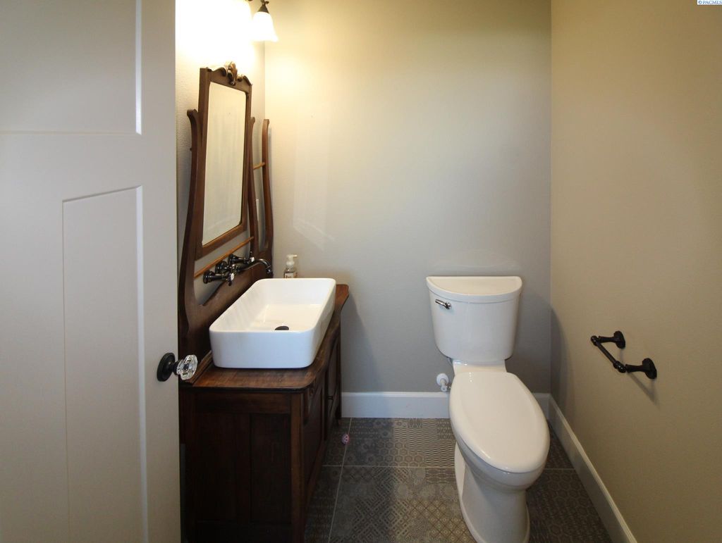 Photo of 2112 Meritage Avenue, Richland, WA 99352 (MLS # 287199)