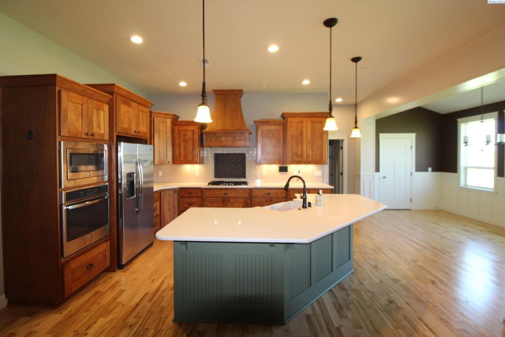 Photo of 2112 Meritage Avenue, Richland, WA 99352 (MLS # 287199)