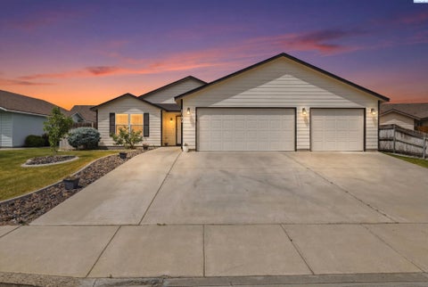 Photo of 5703 Fillmore Dr, Pasco, WA 99301 (MLS # 293939)