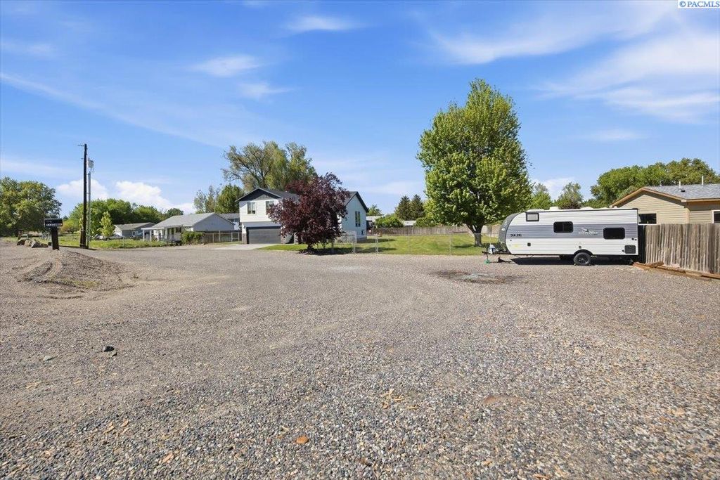 Photo of 516 Canal Dr, West Richland, WA 99353 (MLS # 292596)