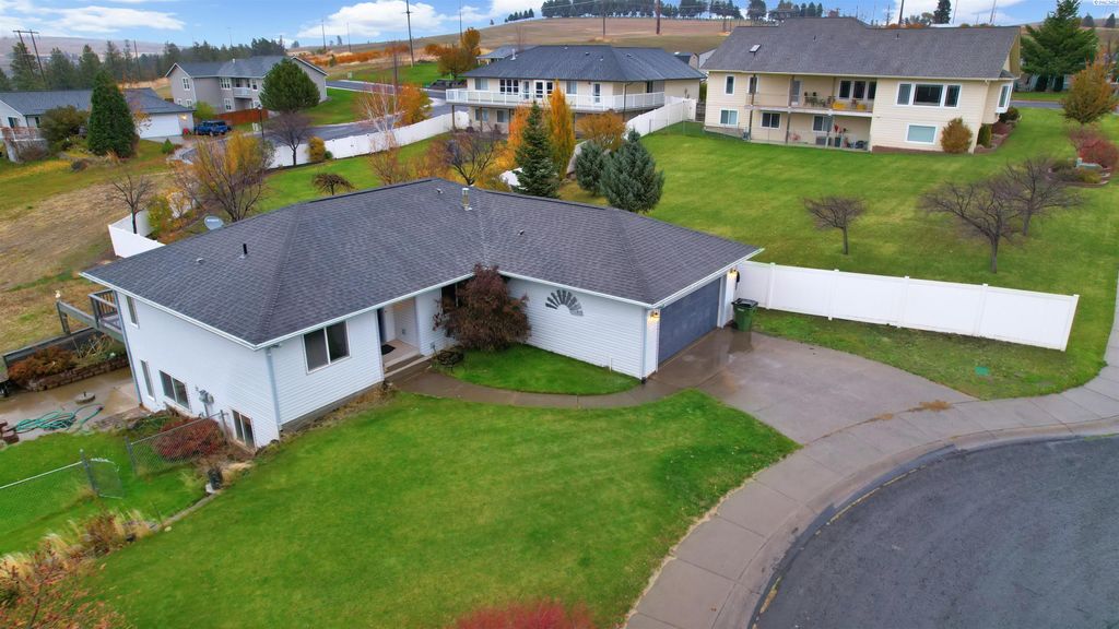 Photo of 305 E Ledbetter Ct, Colfax, WA 99111 (MLS # 288808)