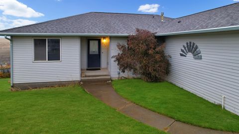 Photo of 305 E Ledbetter Ct, Colfax, WA 99111 (MLS # 288808)