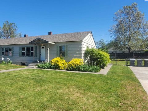 Photo of 326 Douglass Ave, Richland, WA 99352 (MLS # 292547)