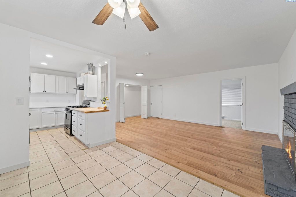 Photo of 2205 Camden St, Richland, WA 99352 (MLS # 288999)