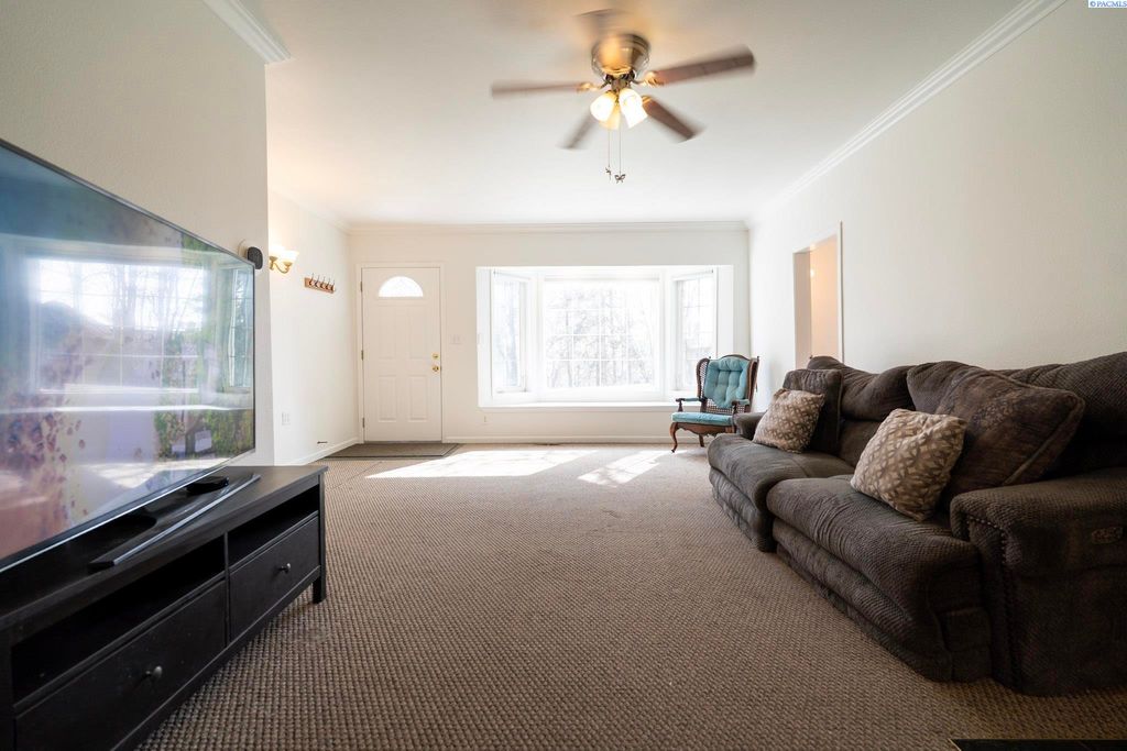 Photo of 308 NW Webb St, Pullman, WA 99163 (MLS # 290268)