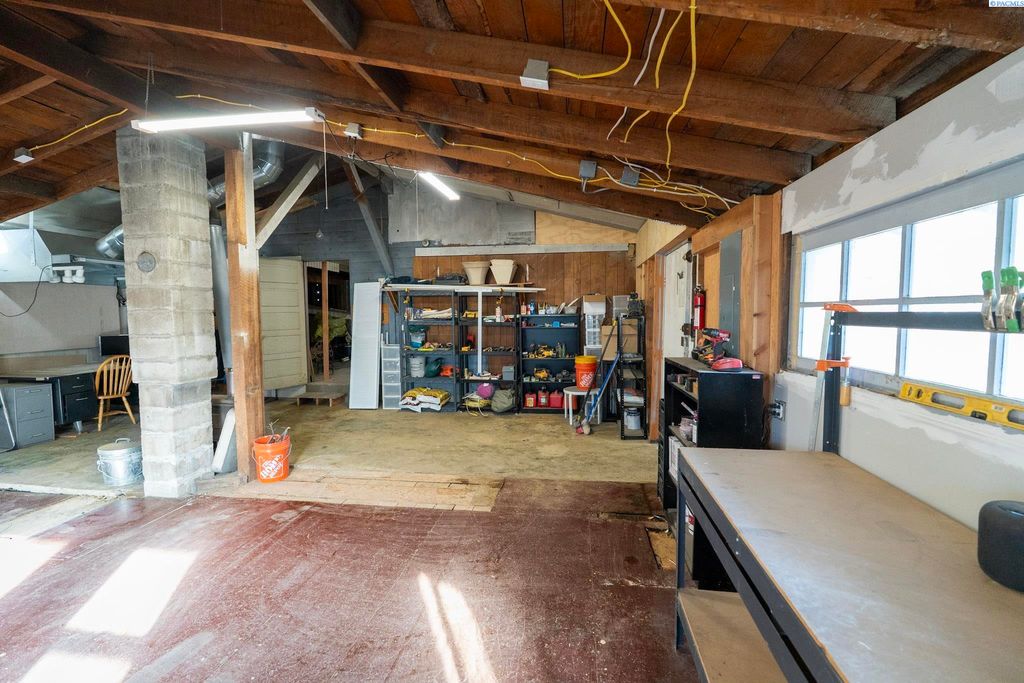 Photo of 308 NW Webb St, Pullman, WA 99163 (MLS # 290268)