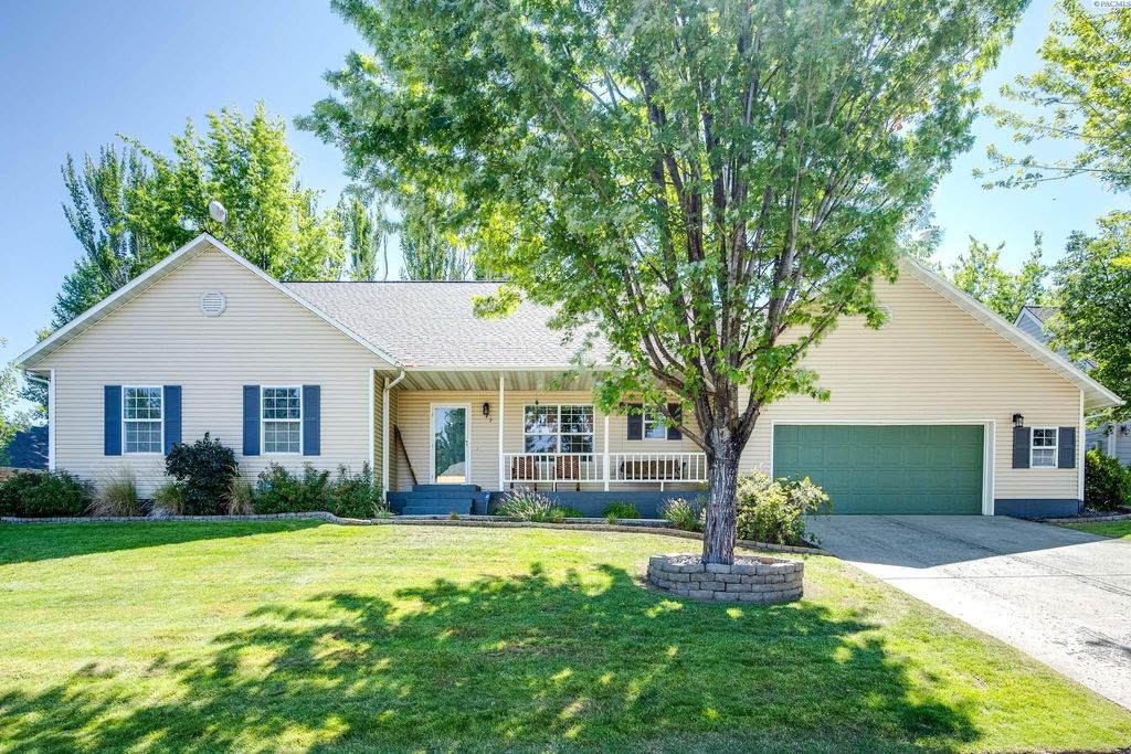 Photo of 745 SE Meadow Vale Dr, Pullman, WA 99163 (MLS # 286656)