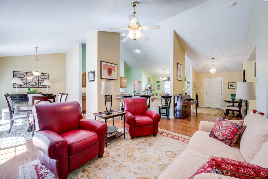 Photo of 745 SE Meadow Vale Dr, Pullman, WA 99163 (MLS # 286656)