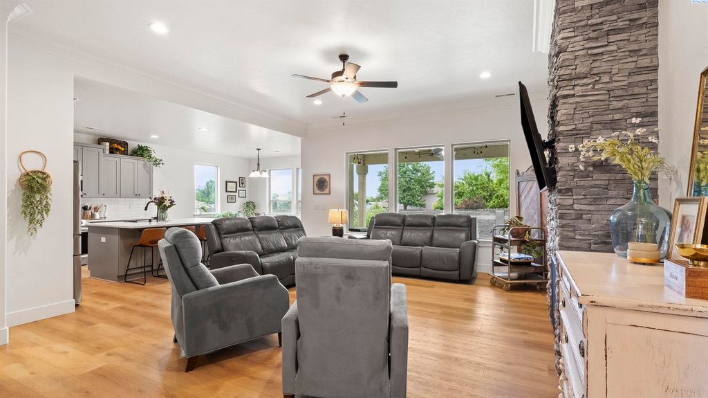 Photo of 1624 Palermo Ave, Richland, WA 99352 (MLS # 290647)