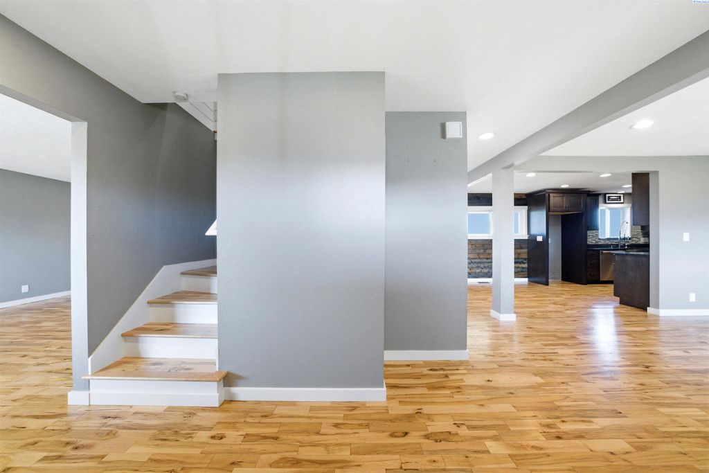 Photo of 42212 E Ridgecrest Loop Ne, Benton City, WA 99320 (MLS # 290968)