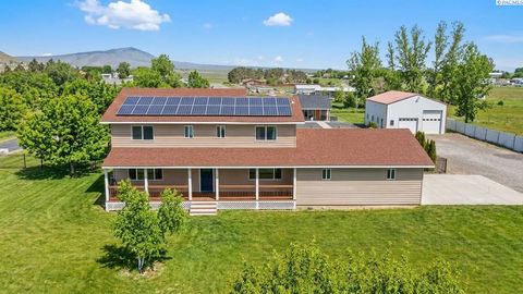 Photo of 42212 E Ridgecrest Loop Ne, Benton City, WA 99320 (MLS # 290968)