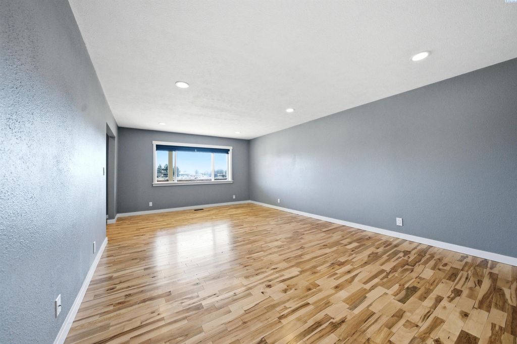 Photo of 42212 E Ridgecrest Loop Ne, Benton City, WA 99320 (MLS # 290968)