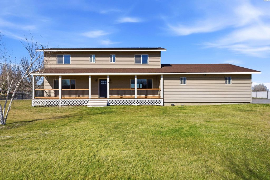 Photo of 42212 E Ridgecrest Loop Ne, Benton City, WA 99320 (MLS # 290968)