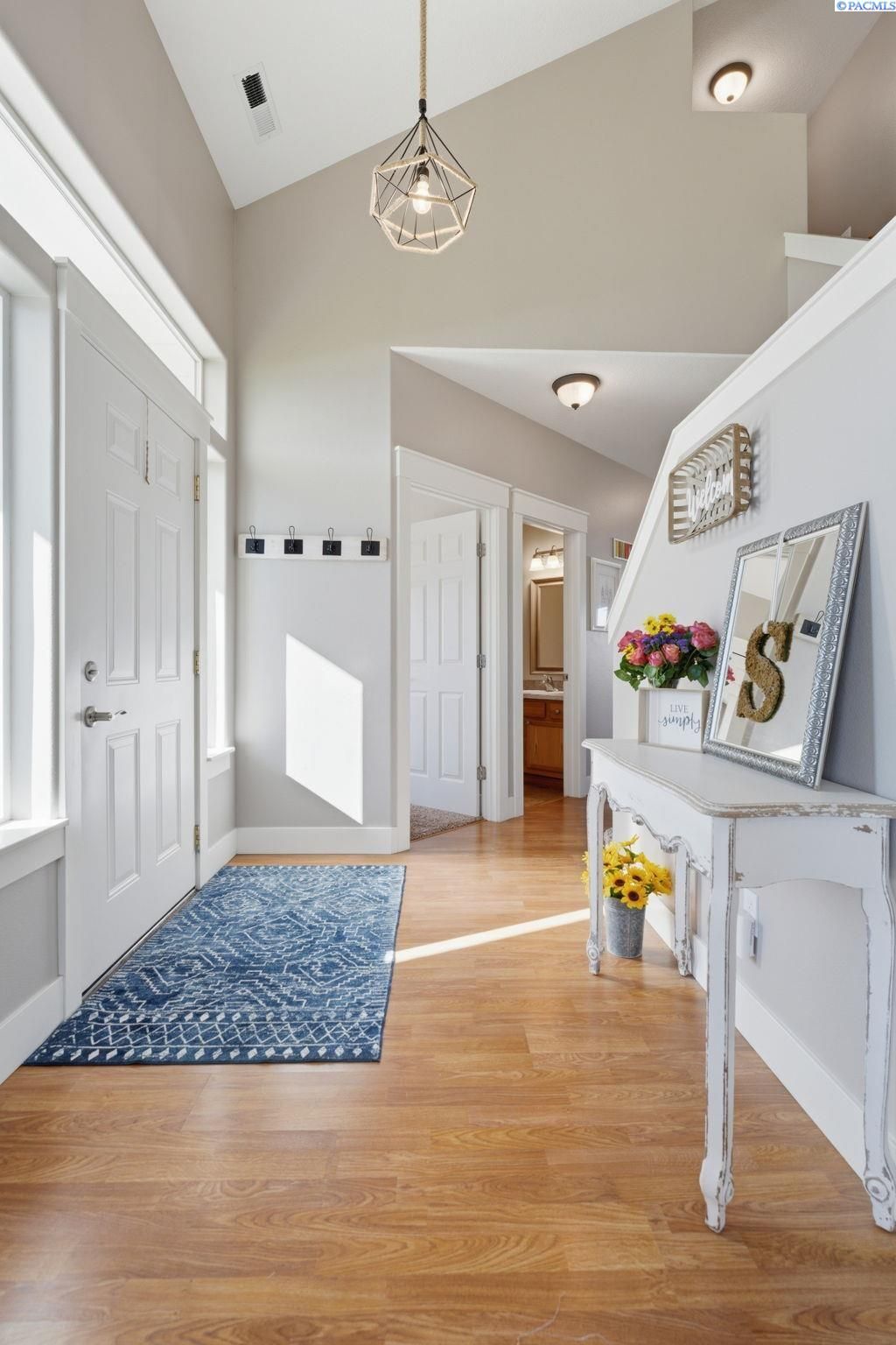 Photo of 1704 Elmwood Ave, West Richland, WA 99353 (MLS # 291942)