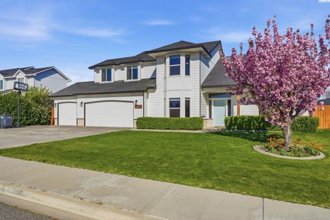 Photo of 1704 Elmwood Ave, West Richland, WA 99353 (MLS # 291942)