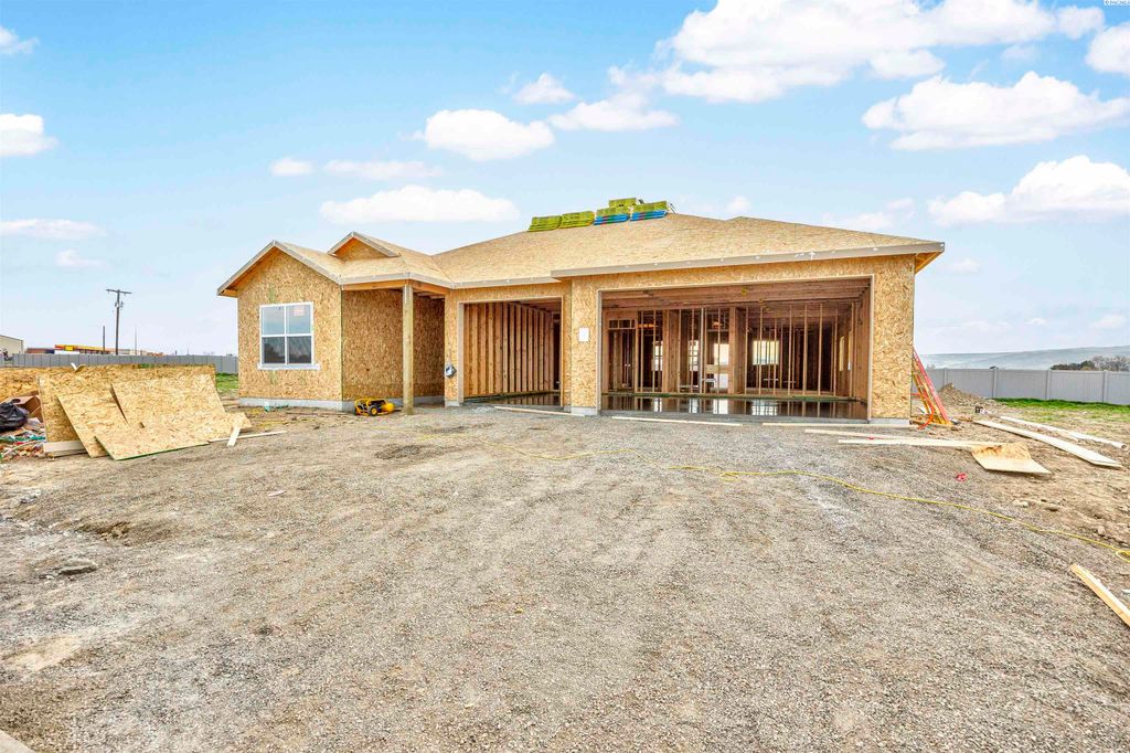 Photo of 208 Scott Rd, Prosser, WA 99350 (MLS # 291406)