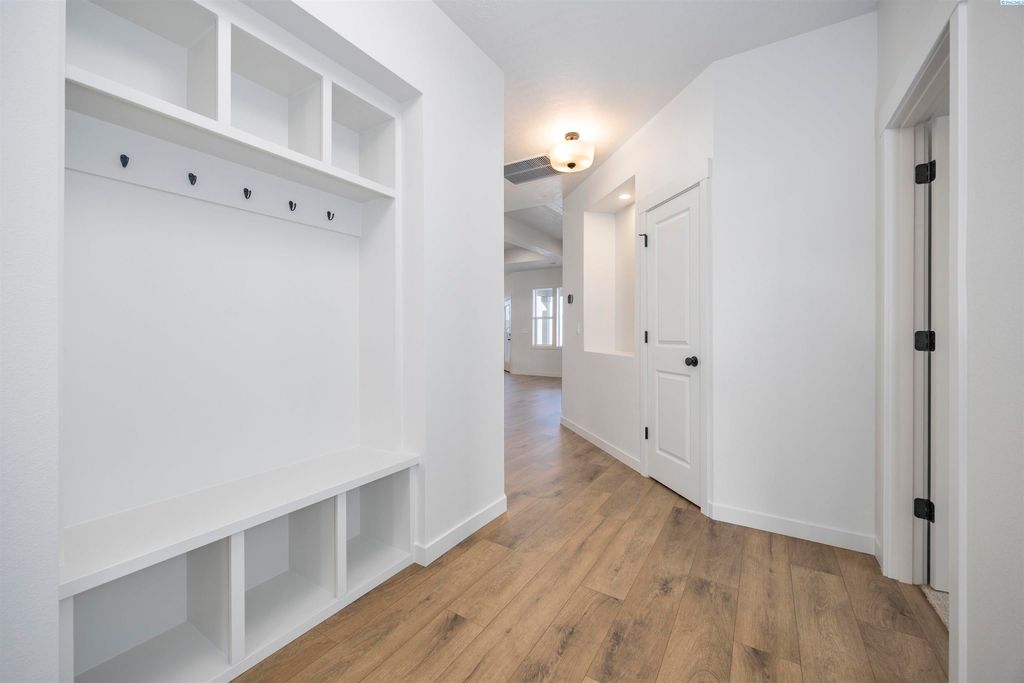 Photo of 208 Scott Rd, Prosser, WA 99350 (MLS # 291406)