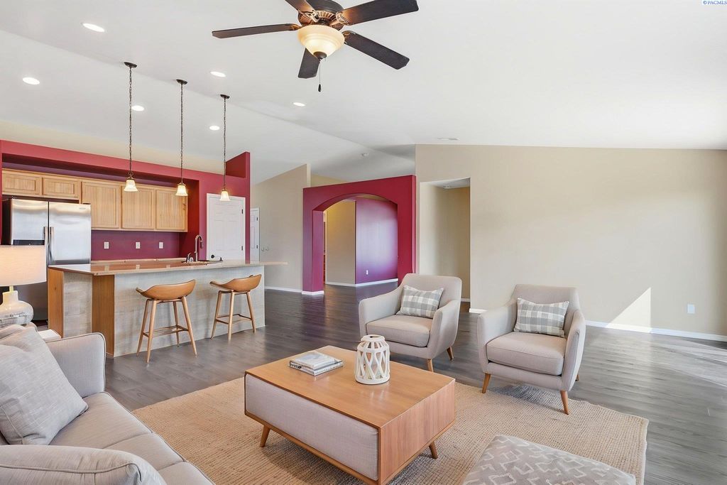 Photo of 6101 Bulldog Ln, Pasco, WA 99301 (MLS # 292331)