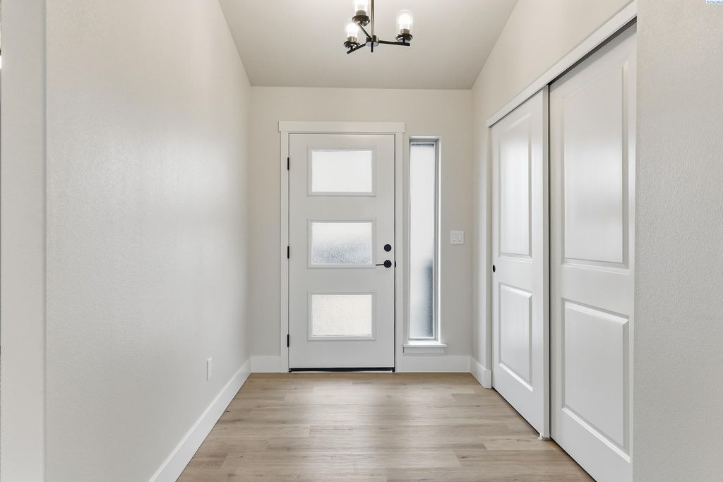 Photo of 1617 Parkwood Ct, Grandview, WA 98930 (MLS # 290172)