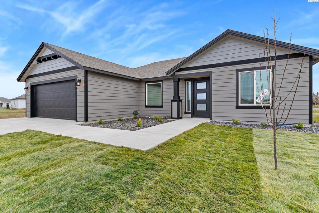 Photo of 1617 Parkwood Ct, Grandview, WA 98930 (MLS # 290172)