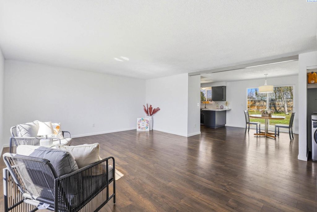 Photo of 424 W 11th Ave, Kennewick, WA 99337 (MLS # 291648)