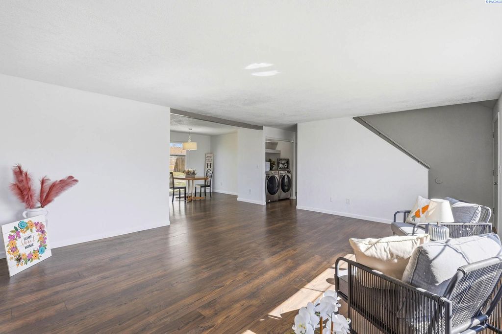 Photo of 424 W 11th Ave, Kennewick, WA 99337 (MLS # 291648)