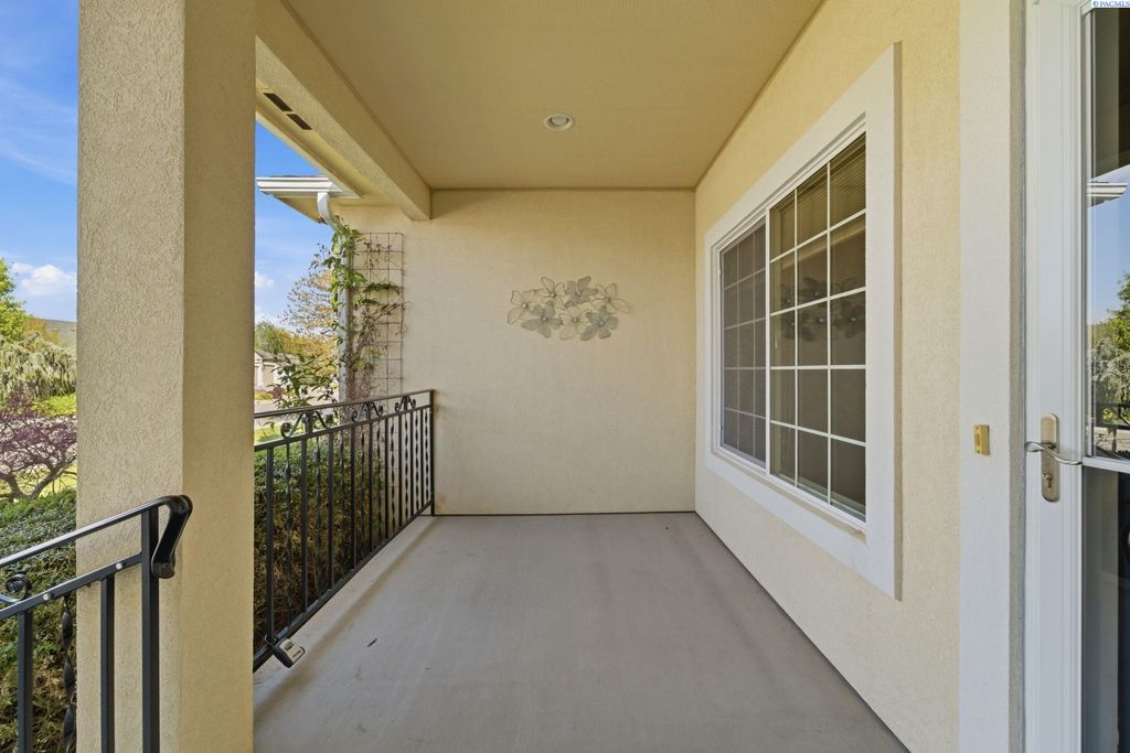 Photo of 4925 W 24th Place, Kennewick, WA 99338 (MLS # 292118)