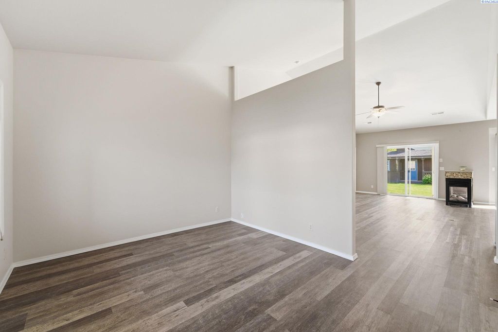 Photo of 4925 W 24th Place, Kennewick, WA 99338 (MLS # 292118)