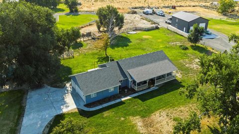 Photo of 42803 E Ridge Crest Dr, Benton City, WA 99320 (MLS # 287814)
