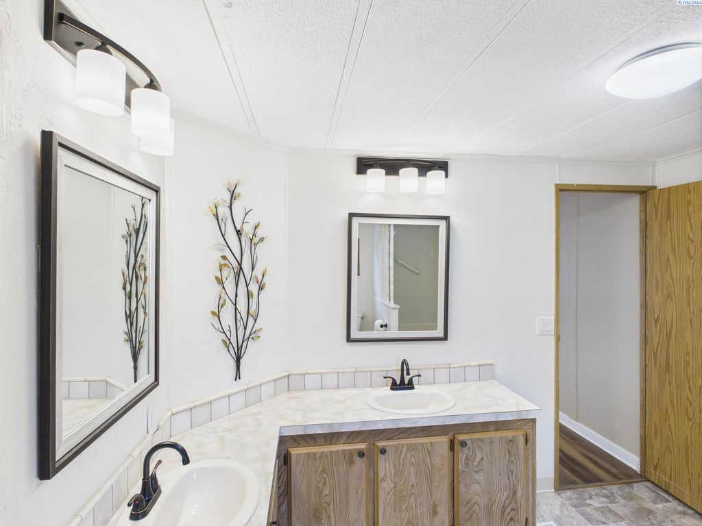 Photo of 7901 W Clearwater #124 Ave, Kennewick, WA 99336 (MLS # 286496)