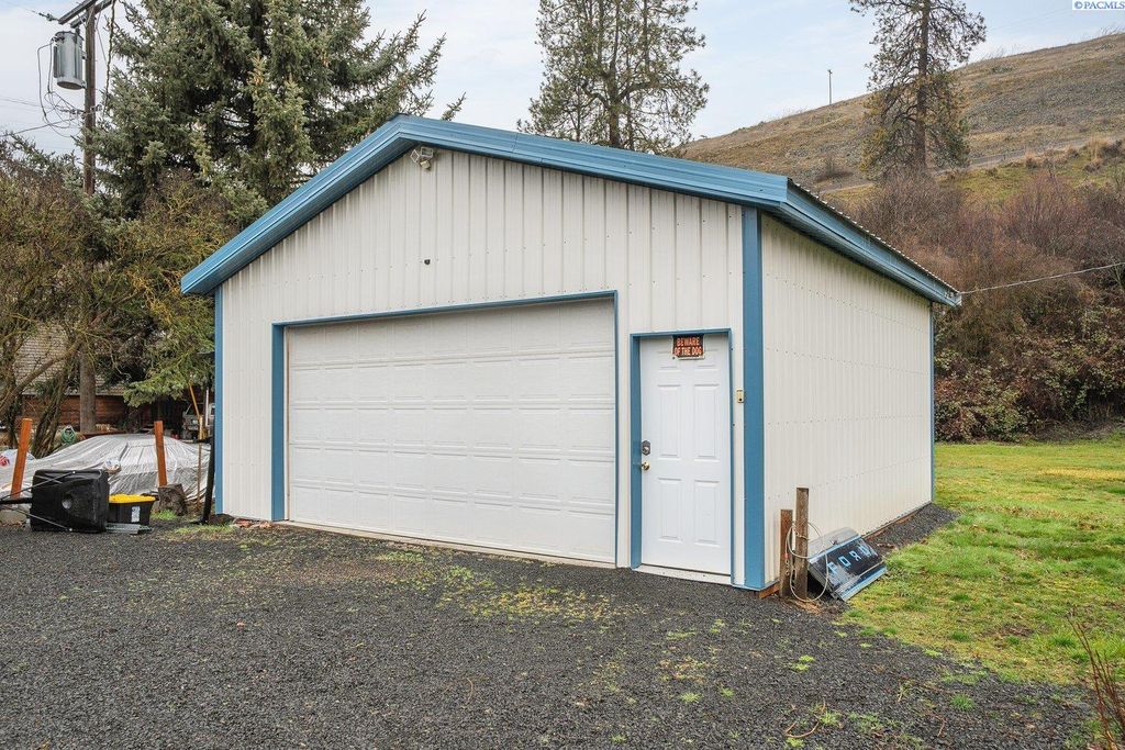 Photo of 1801 N Oak St, Colfax, WA 99111 (MLS # 290927)