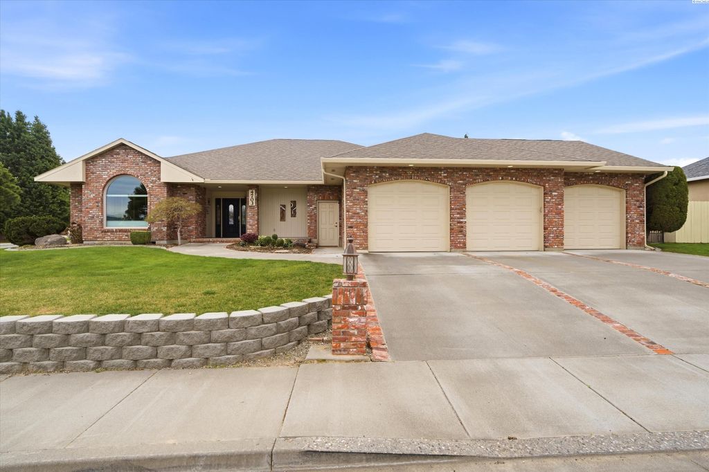 Photo of 4703 W 20th Ave, Kennewick, WA 99338 (MLS # 291440)