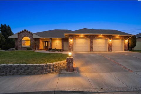 Photo of 4703 W 20th Ave, Kennewick, WA 99338 (MLS # 291440)