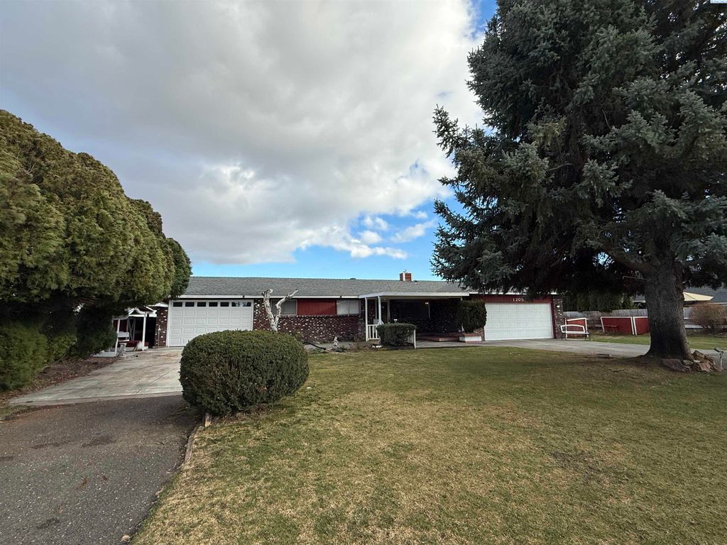 Photo of 1205 Rd 68, Pasco, WA 99301 (MLS # 290423)