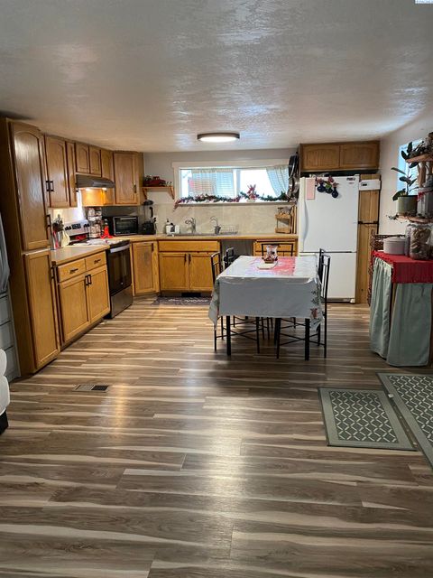 Photo of 5007 W Clearwater Ave #19, Kennewick, WA 99336 (MLS # 292576)