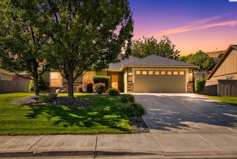 Photo of 5805 W 23rd Avenue, Kennewick, WA 99338 (MLS # 293591)