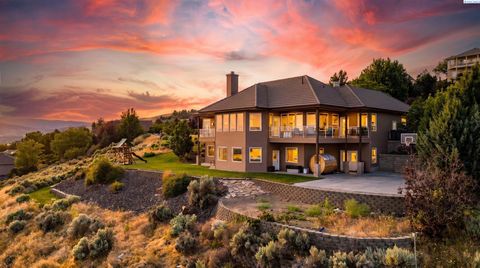 Photo of 4004 W 42nd Ave, Kennewick, WA 99338 (MLS # 293914)