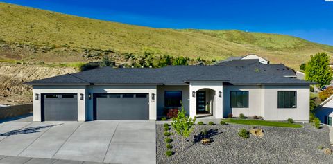 Photo of 5289 S Quincy Pl, Kennewick, WA 99337 (MLS # 292849)