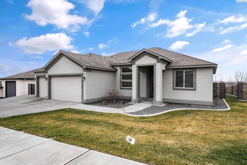 Photo of 7162 Napoli Street, West Richland, WA 99353 (MLS # 290287)