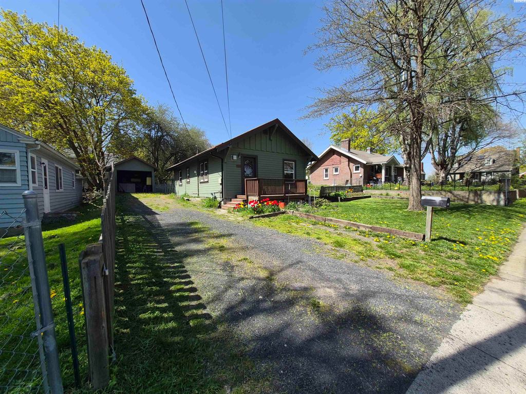 Photo of 535 SE Side St, Pullman, WA 99163 (MLS # 292401)